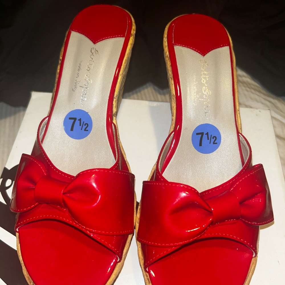 Red wedges